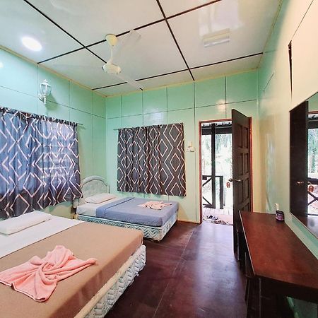 Sukau Backpackers Bed & Breakfast Экстерьер фото
