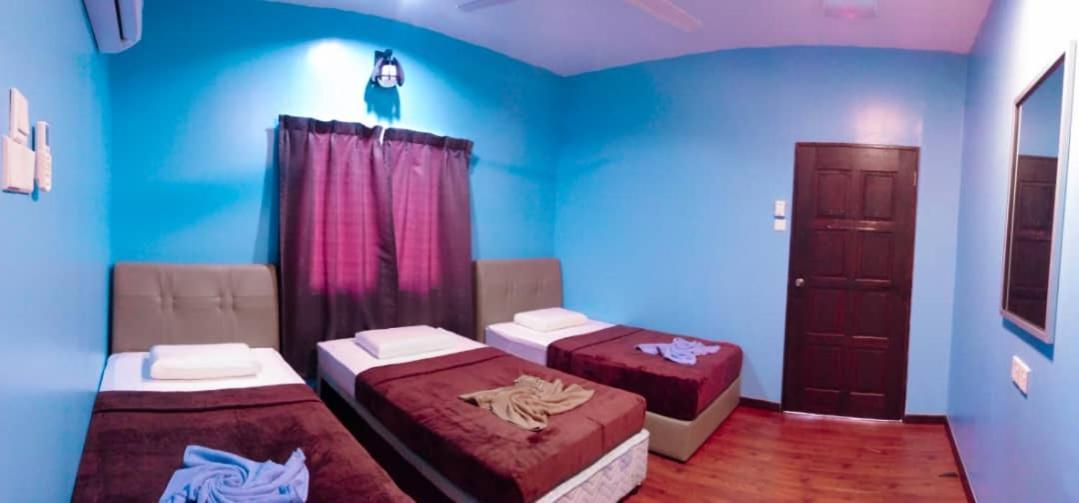 Sukau Backpackers Bed & Breakfast Экстерьер фото