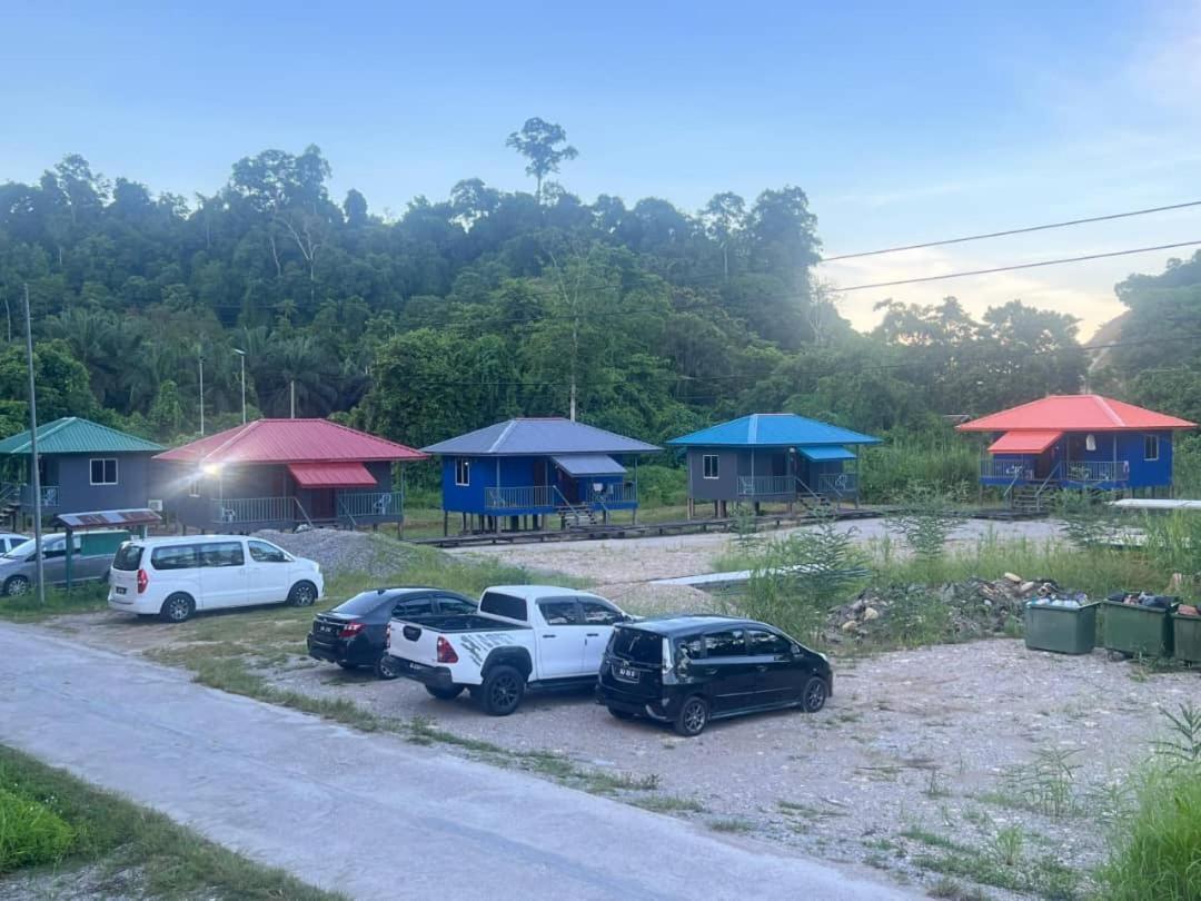Sukau Backpackers Bed & Breakfast Экстерьер фото